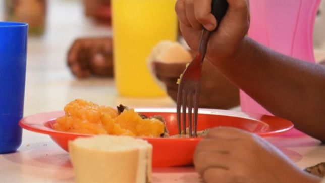 uno de cada cuatro alumnos almuerza en las escuelas publicas