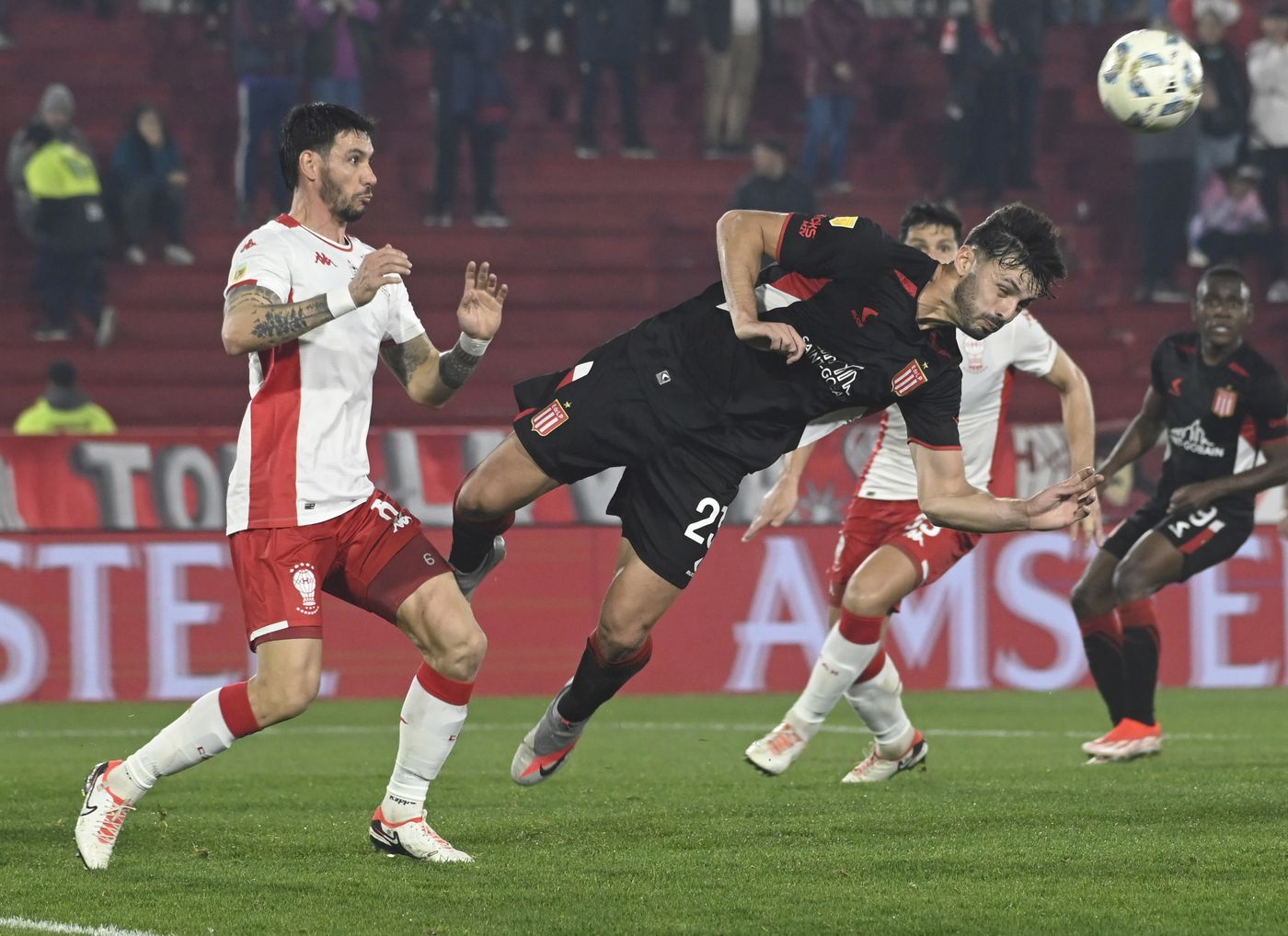 Estudiantes no pudo ante Huracán.