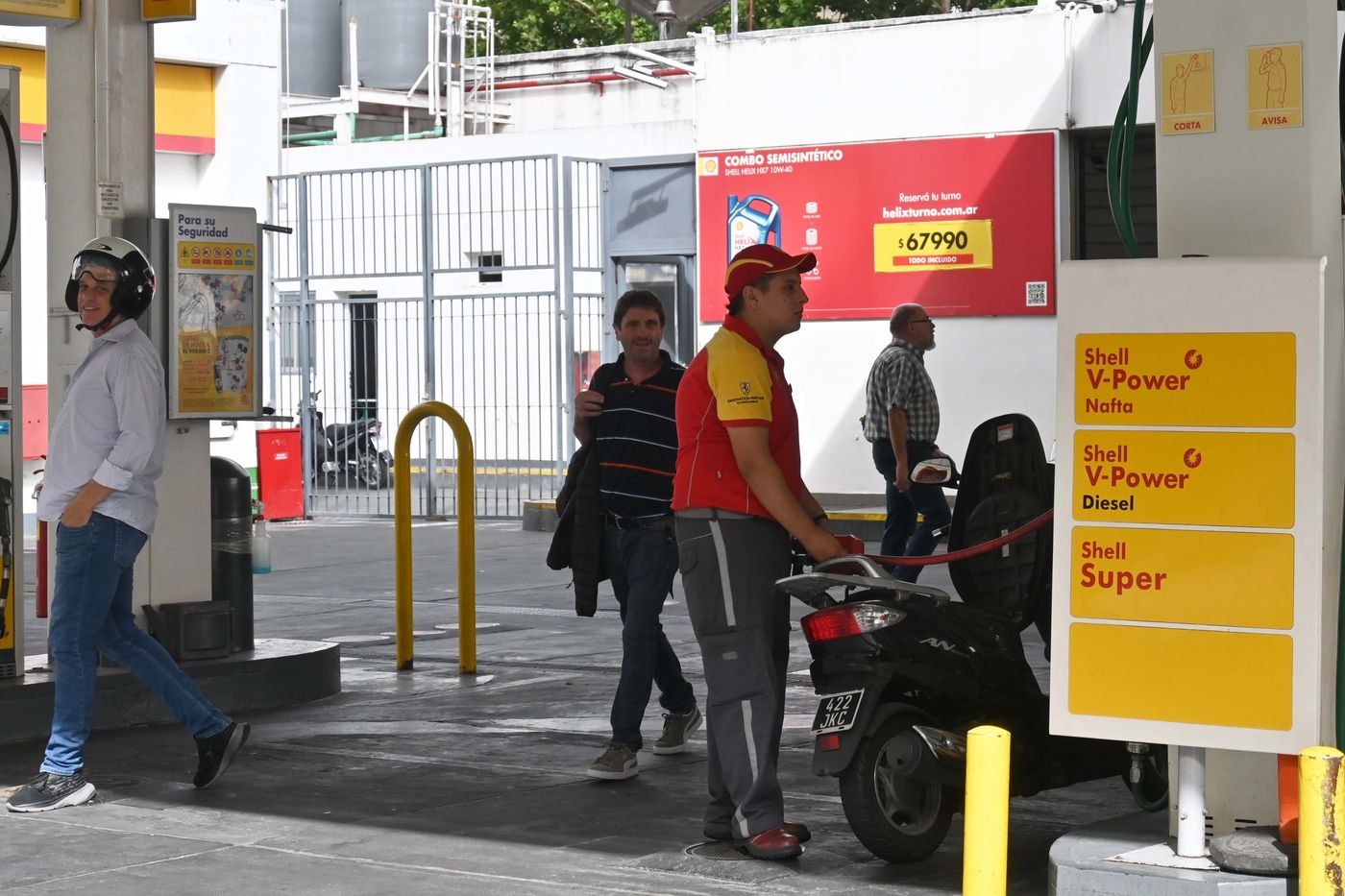 Estación de Servicio aumento nafta (5).JPG