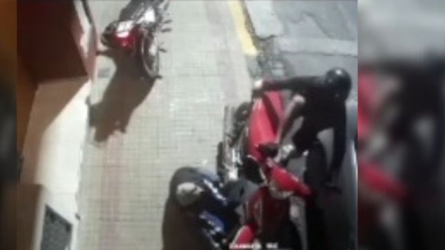 video: asi se robaron una moto en segundos y en pleno centro de la plata