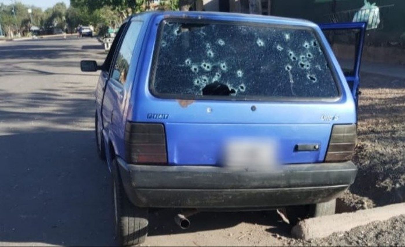 Tras una persecución policial así quedó el auto de los sospechosos de efectuar los disparos.&nbsp;