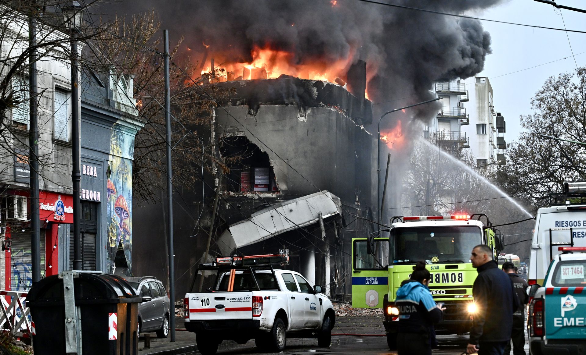 Incendio y derrumbe en el depósito (7).JPG