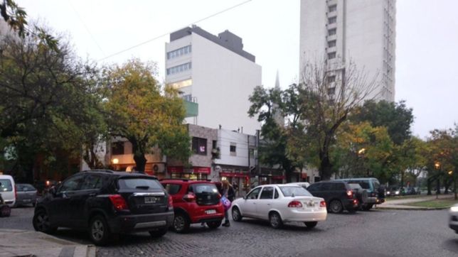 la cuadra del infierno que se repite frente a todas escuelas platenses