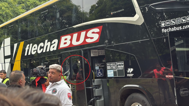 un botellazo al micro de estudiantes en el bosque y una causa que no avanza en la justicia