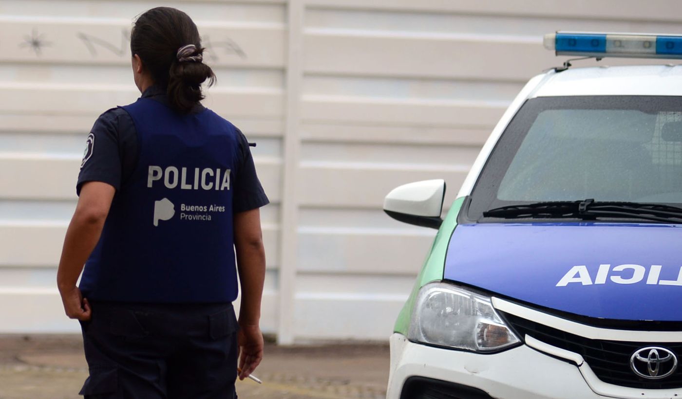 Detuvieron a una mujer policía de Berisso por robarle a un hombre en su  propia casa