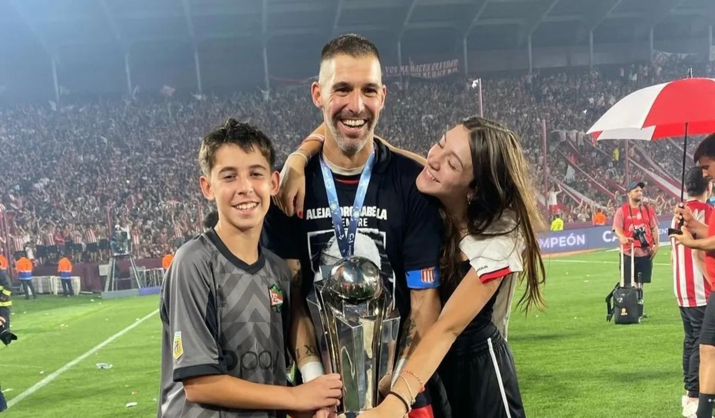 Mariano Andujar Hijos Estudiantes.jpg