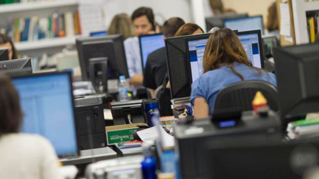 los estatales cobraran un bono de $30.000 a fin de ano y dos aumentos adelantados