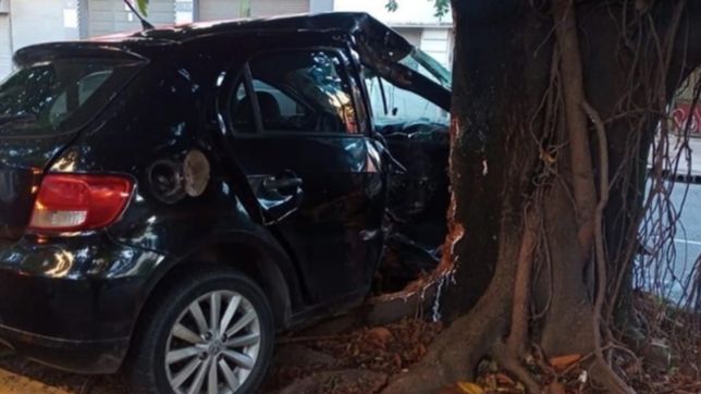 ¿quien es el futbolista que choco en la plata contra un arbol y esta grave?