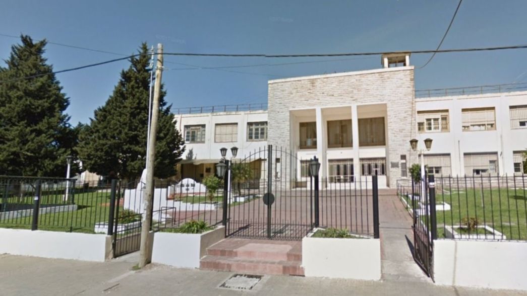 Revuelta en una cárcel de La Plata: intentaron atacar con facas a personal del SPB