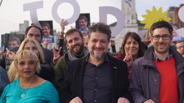 en su primer spot de campana, arias hablo de su padre y su paso por la educacion publica