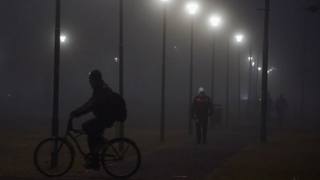 con el alerta por nieblas y neblinas vigente, asi seguira el clima en la plata