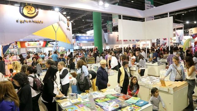 mas de cincuenta autores platenses desfilan en la  feria del libro