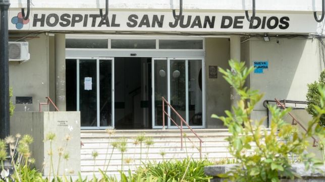 un joven de 18 anos pelea por su vida tras sufrir dos punaladas en una casa de la plata