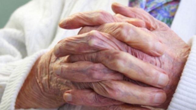 violenta entradera en los hornos: golpearon y le robaron a una abuela de 78 anos