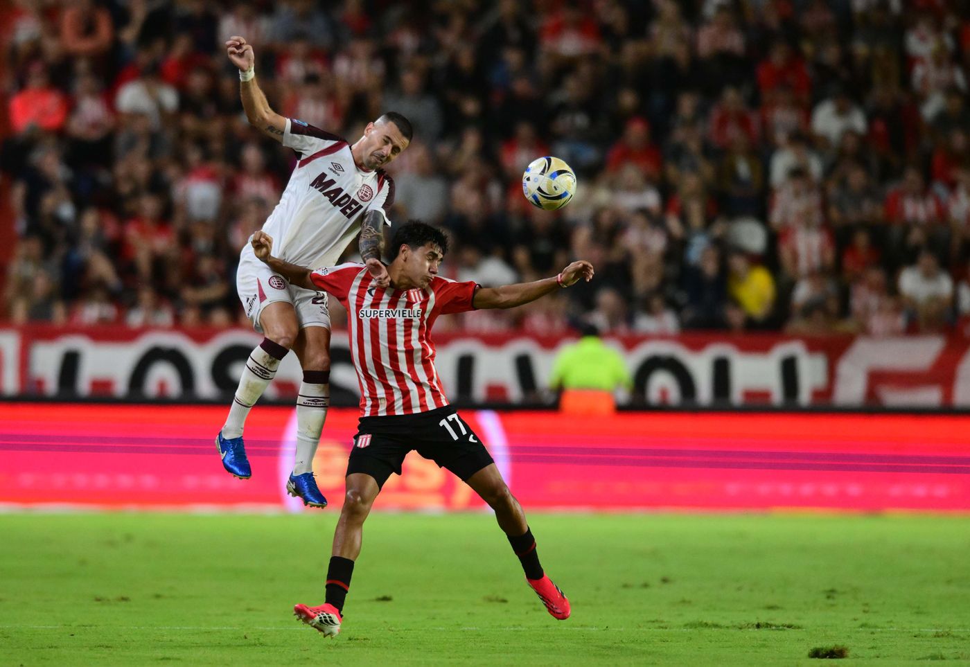 Estudiantes y Lanús igualan 0 a 0. Estudiantes y Lanús igualan 0 a 0.
