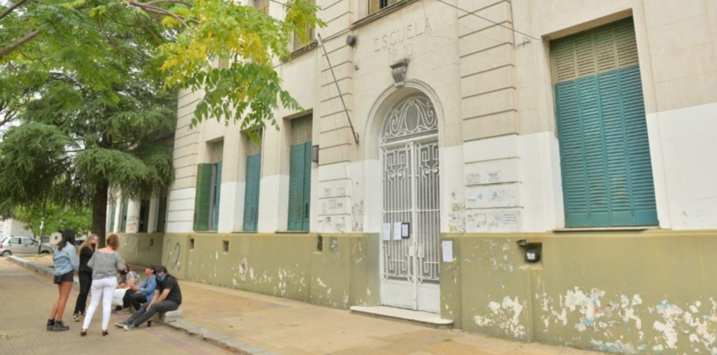 escuela 70 director golpeado