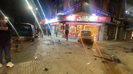 una moto entre alfajores, una camioneta destrozada y un auto incrustrado en un kiosco: las impresionantes imagenes del choque en 12 y 55 una moto entre alfajores, una camioneta destrozada y un auto incrustrado en un kiosco: las impresionantes imagenes del choque en 12 y 55