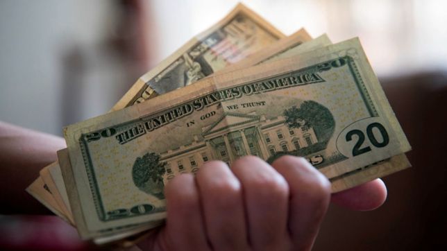 dolar ahorro y las claves para pedir la devolucion del 35% que retuvo la afip durante 2021