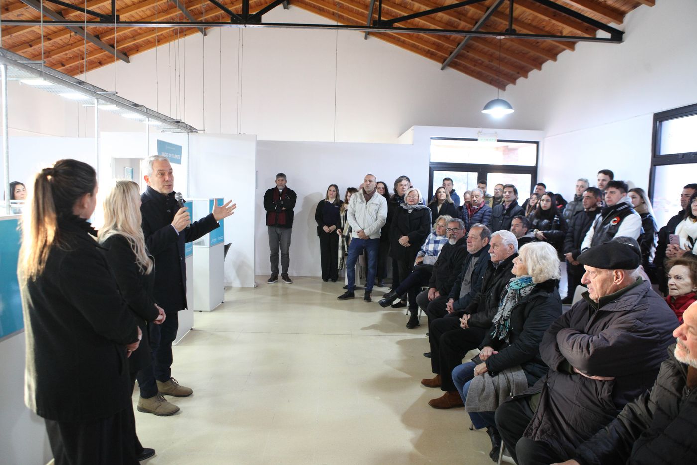 El intendente de La Plata, Julio Alak, encabezó la apertura del Registro de Licencias en Gonnet.