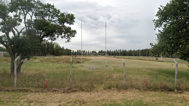 ceden un espacio al club albatros para que construya su cancha de hockey