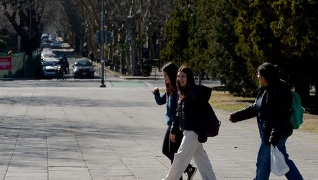El fin de semana comenzó fresco y despejado, pero se prevén chaparrones hacia la noche El fin de semana comenzó fresco y despejado, pero se prevén chaparrones hacia la noche