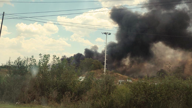 denuncian la presencia de humo toxico y un fuerte olor que llega a varios barrios 