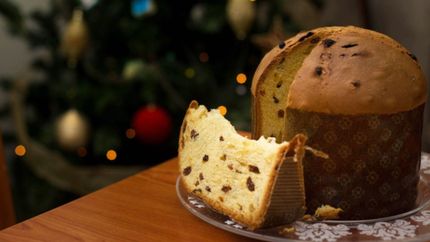 La ANMAT prohibió la elaboración y venta de un pan dulce y un aceite de olvia
