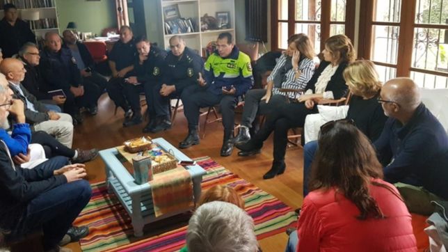 saintout reunio a vecinos y autoridades policiales por la ola de robos en villa elisa