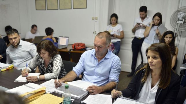 rafaga de decretos: presentan 97 pedidos de informe por la rendicion de cuentas de julio garro