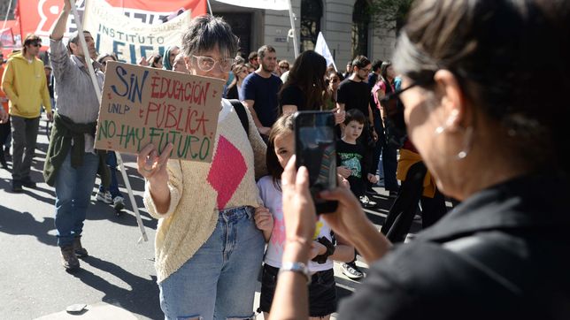 con clases publicas, paro y marcha, los docentes de la unlp retoman las protestas