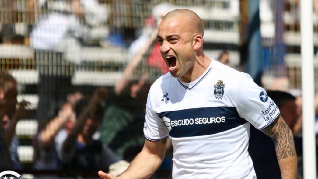 Gimnasia visita a Vélez, con dos cambios obligados y otro táctico: TV, horario y formaciones