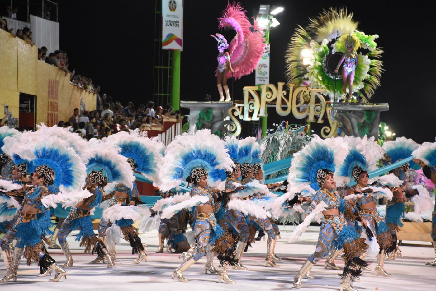Las comparsas de Corrientes son uno de los grandes atractivos para los amantes de los carnavales nacionales.
