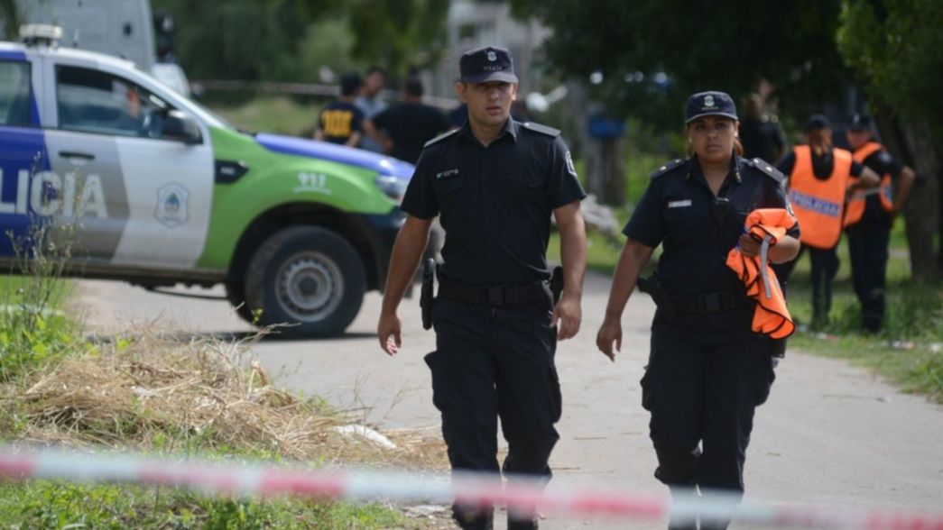 Una cuchilla y una sierra, las armas usadas por el autor del triple crimen en Melchor Romero