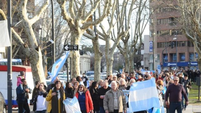 llaman a un cacerolazo nacional para el miercoles 18 de diciembre por varios reclamos