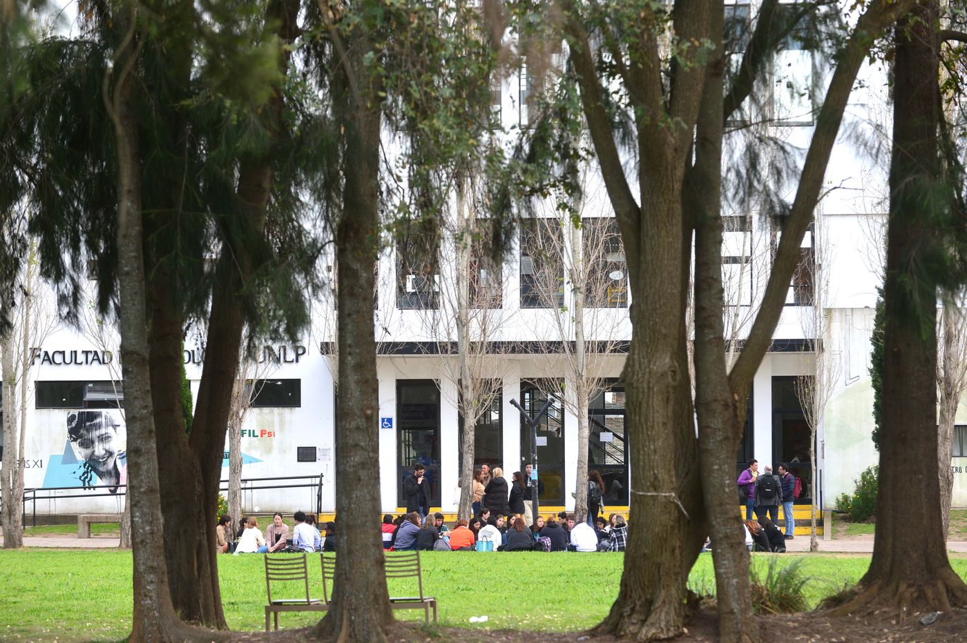 Muerto en la Facultad de Psicología (5).JPG