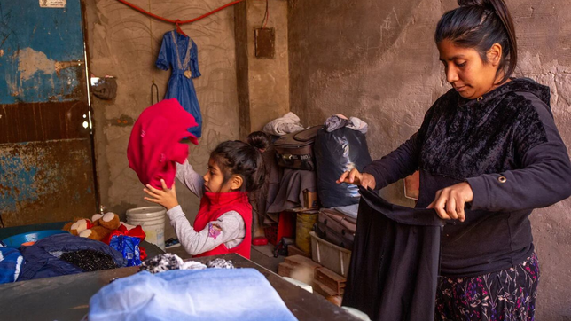 cuatro de cada diez mujeres de la provincia crian solas a sus hijos y no tienen trabajos formales
