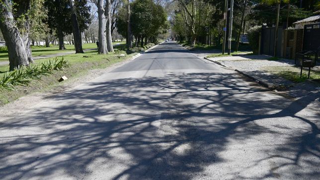 vecinos de villa castells reclaman por el asfaltado abandonado en avenida 13