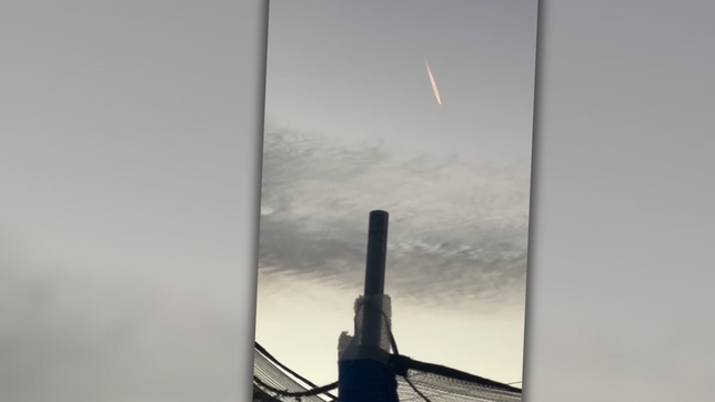 un misterioso objeto fue visto cayendo del cielo en la plata y genero sorpresa en los vecinos