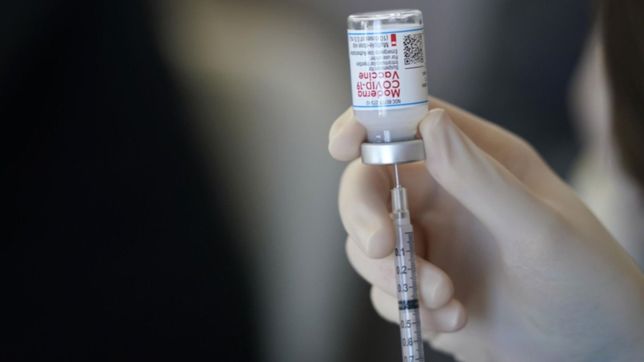 ¿donde siguen vacunando contra el covid-19 en la plata?