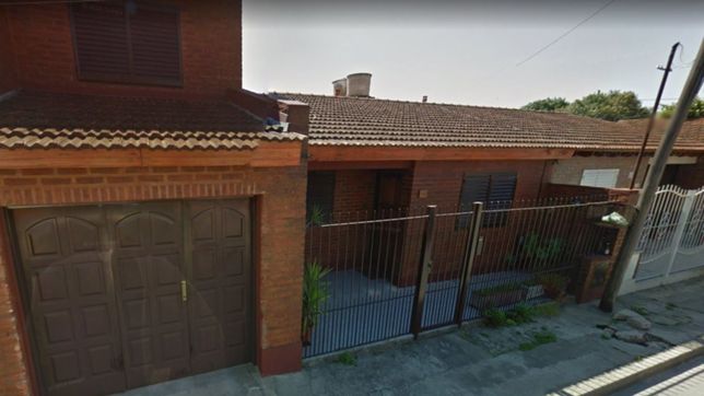 violenta entradera en villa elvira: atacaron con una cuchilla de carnicero y los atraparon