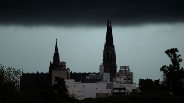 viernes gris a la espera de tormentas en la plata: como estara el clima este fin de semana