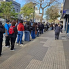 Una oferta laboral en calle 12 provocó más de dos cuadras de fila para conseguir trabajo