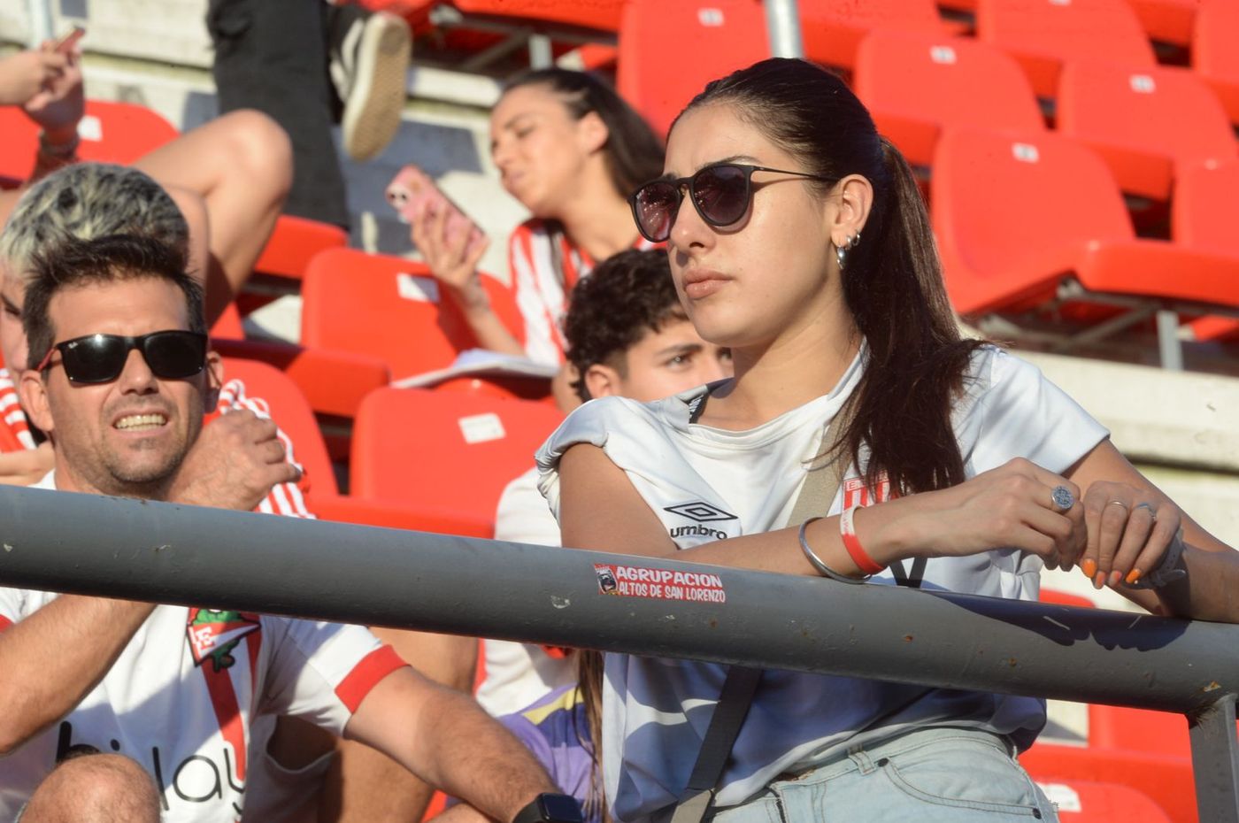 Como medida especial, APREVIDE autoriza el ingreso de botellas de agua de hasta 600cc sin tapa en los estadios “UNO” y “Ciudad de Vicente López” debido a las altas temperaturas. 