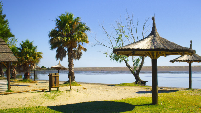 la playa perfecta a una hora de la plata para los que no quieren ir hasta la costa atlantica