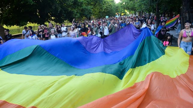 llega a la plata marimacha club social, un bar cultural lgbtiq+