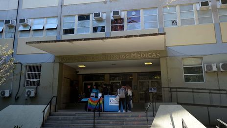 Polémica en Medicina: la obligatoriedad de una materia clave no será retroactiva