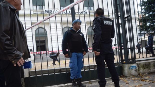 panico en 7 y 47: una persona fue baleada en medio de un intento de robo