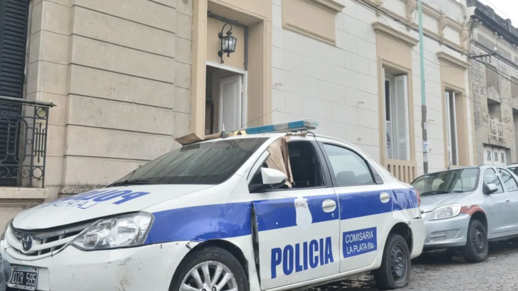 Terror para un padre y su hija durante un violento robo en su casa de La Plata