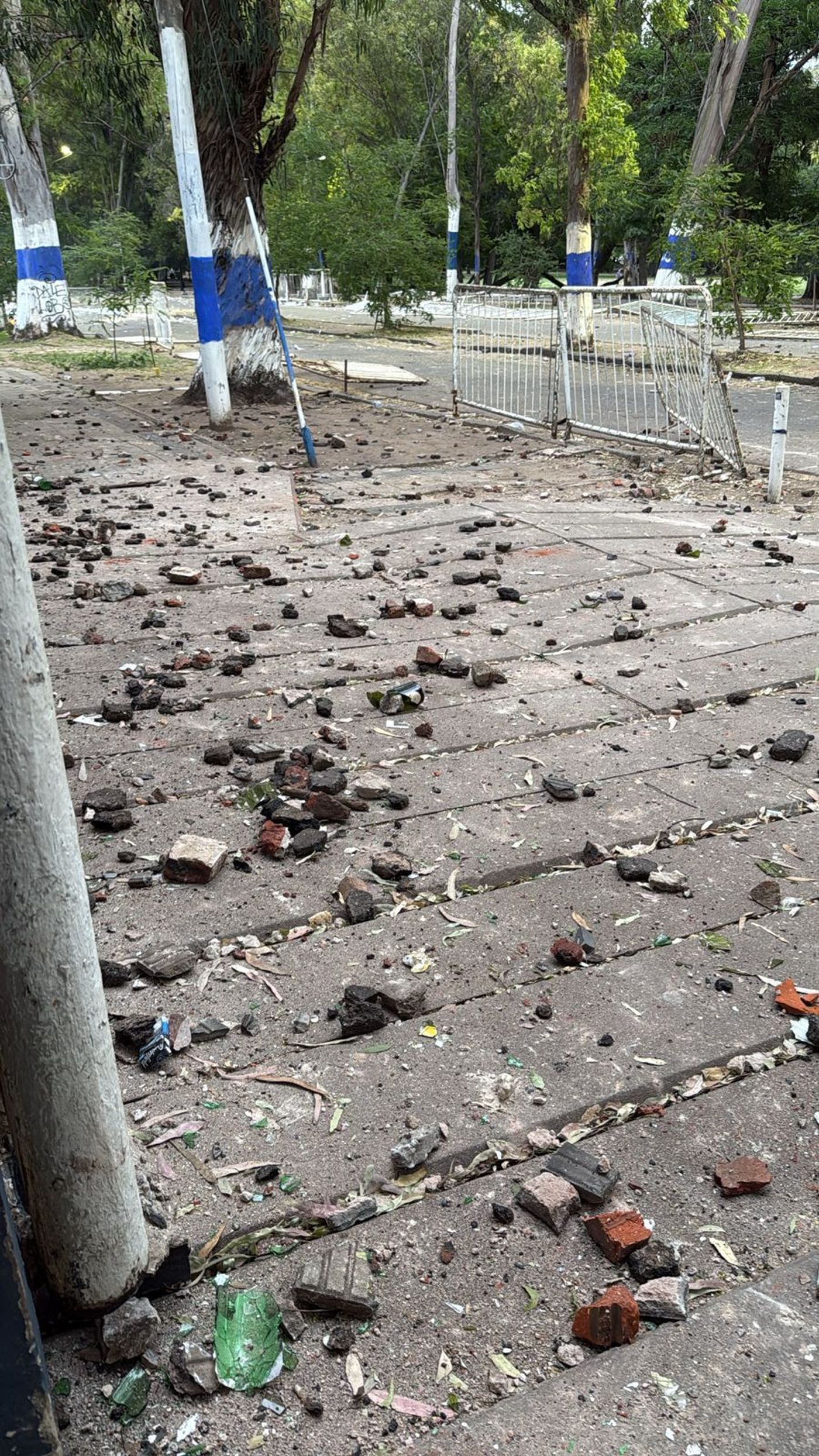 As&iacute; qued&oacute; uno de los accesos al estadio de Gimnasia tras los incidentes