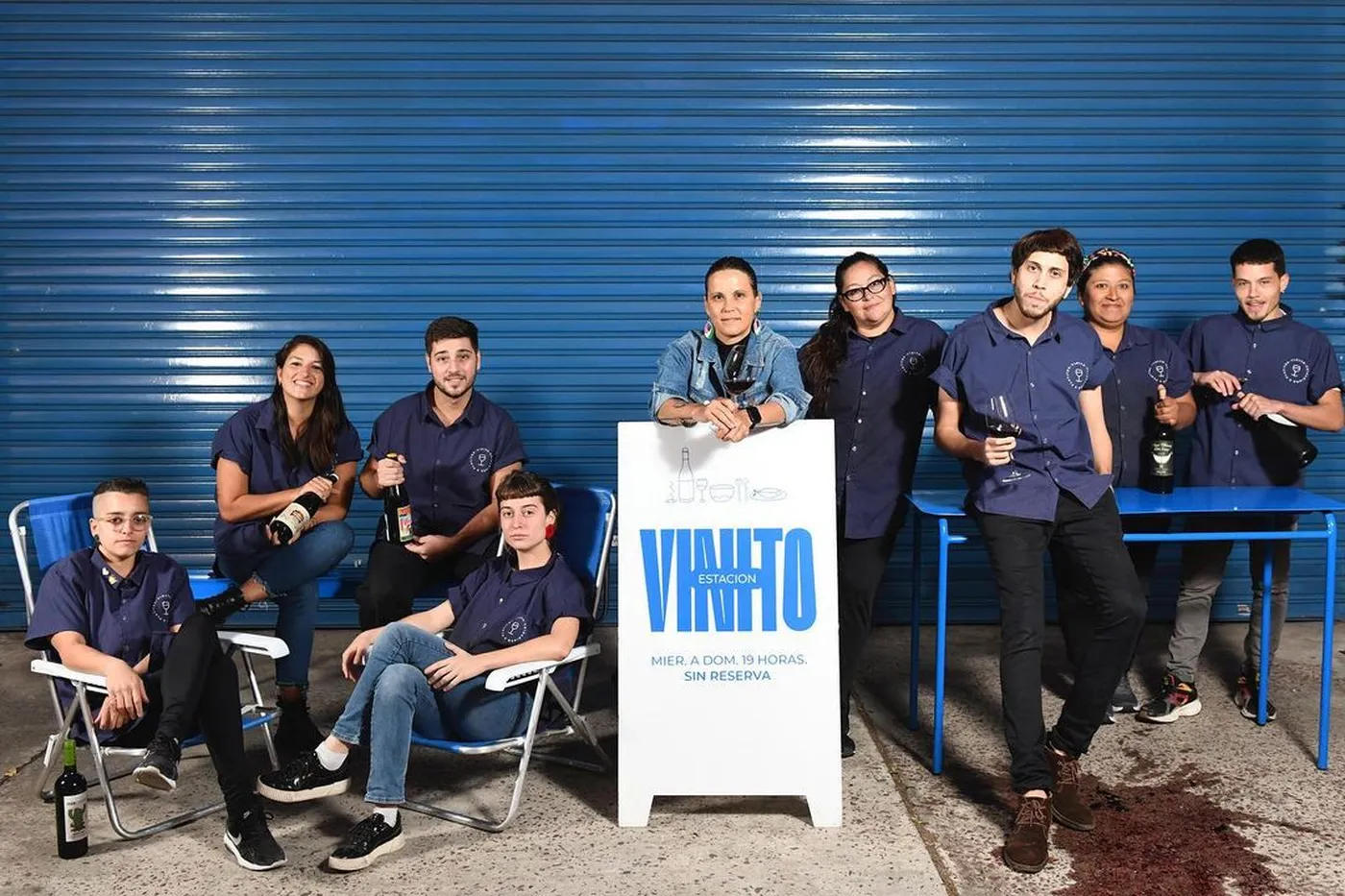 En el centro, Verónica Casinelli, chef de Vinito, junto al equipo de trabajo.